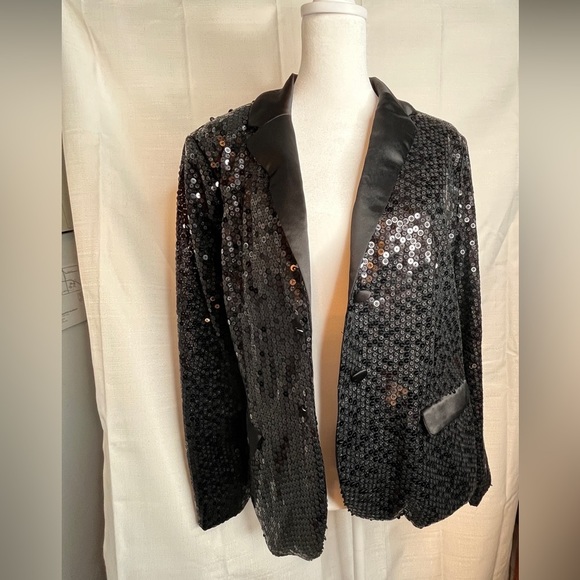 Lisa Rinna button front sequin black jacket, previously loved - Picture 2 of 12